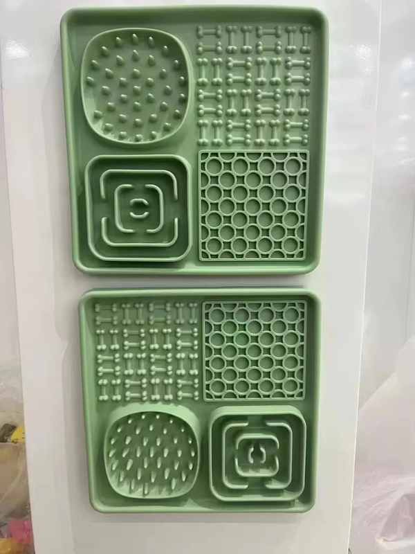 All in One Dog Lick Mats Rectangle Dog Slow Feeder Mat Eco Friendly With Suction Cups
